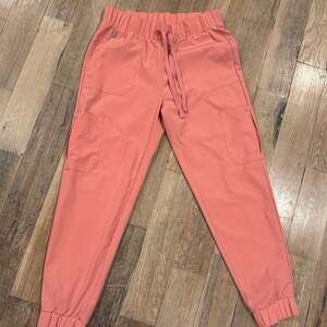 Hanes Comfort Fit Women's Scrub Joggers in Rose Pink, Size Medium